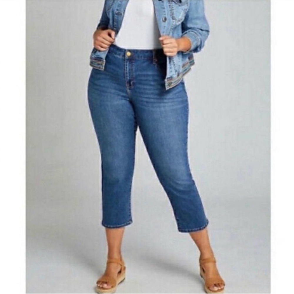 Lane Bryant Mid Rise Boyfriend Capri 22